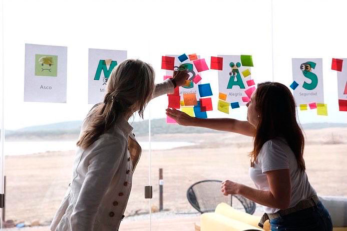 Colaboración dos mujeres